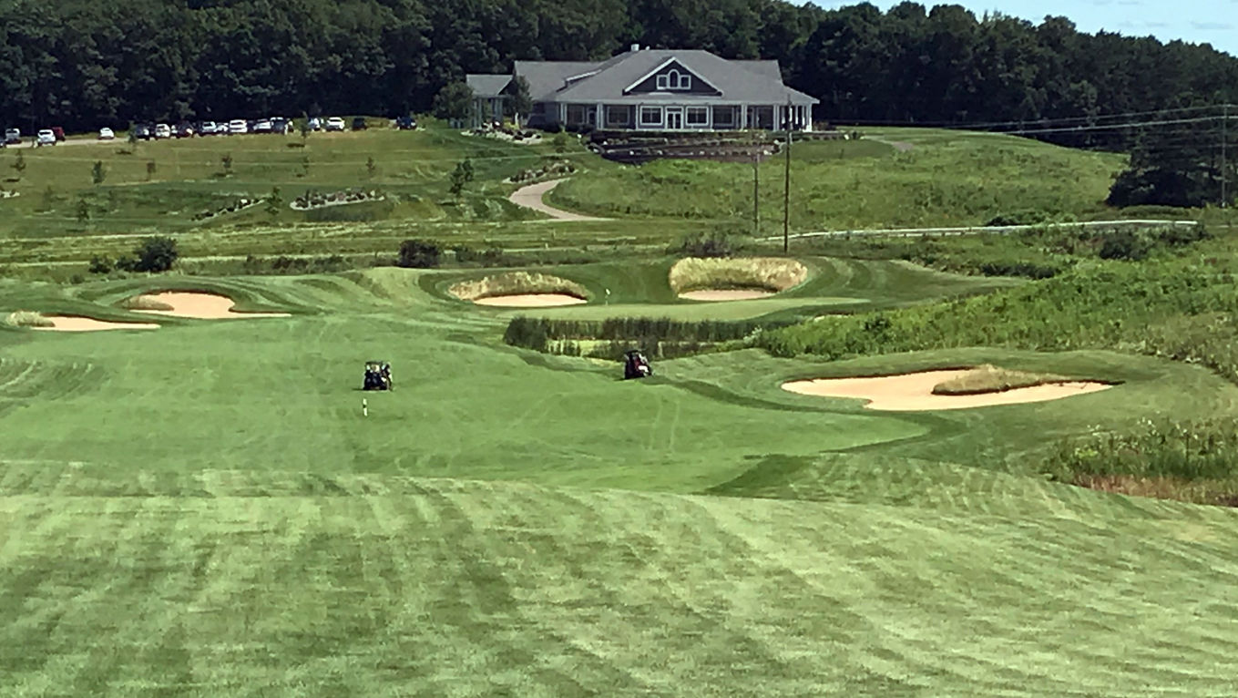 Wild Ridge 18th hole, clybhouse.jpg